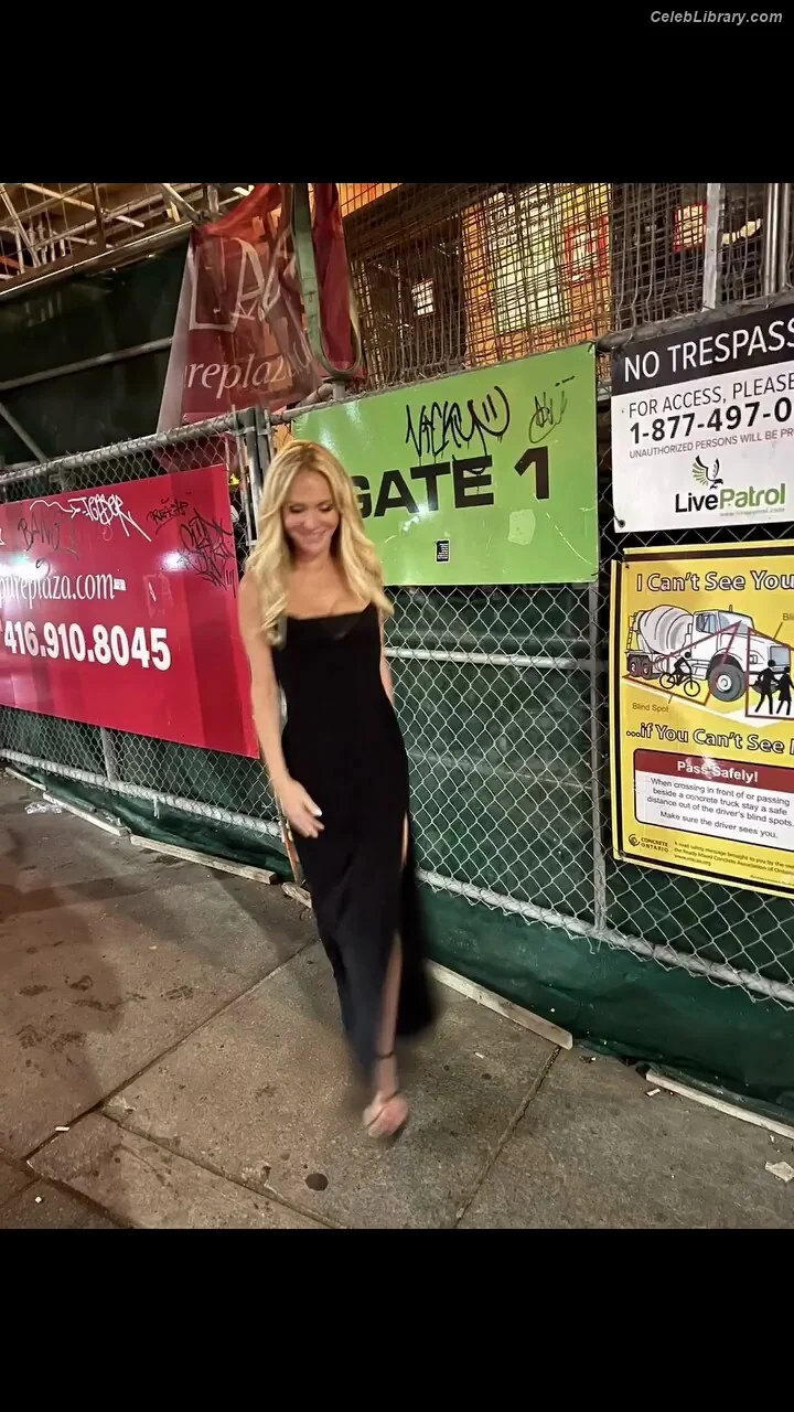 Barbara Alyn Woods photo 9 of 91