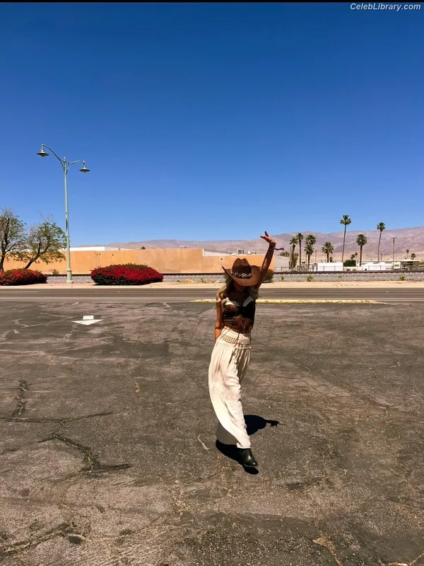 Barbara Alyn Woods photo 11 of 92