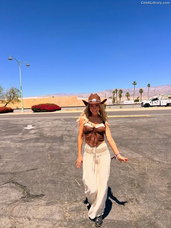 Barbara Alyn Woods photo 13 of 92