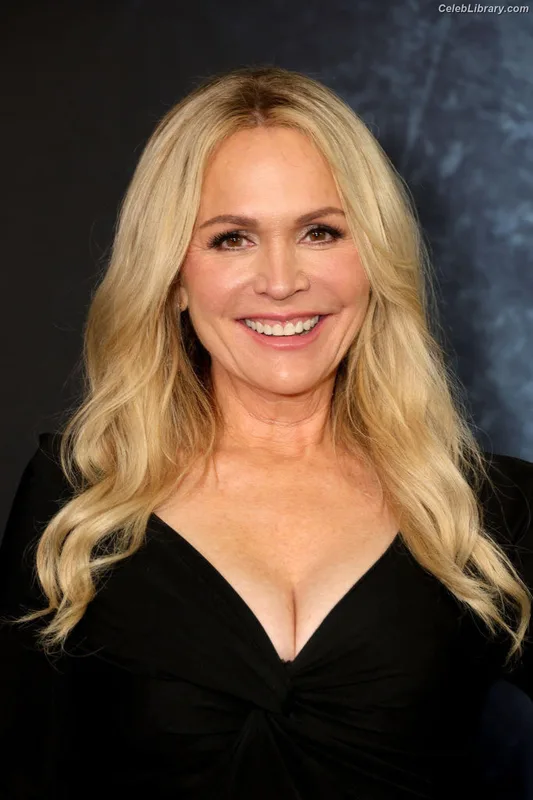 Barbara Alyn Woods photo 6 of 92