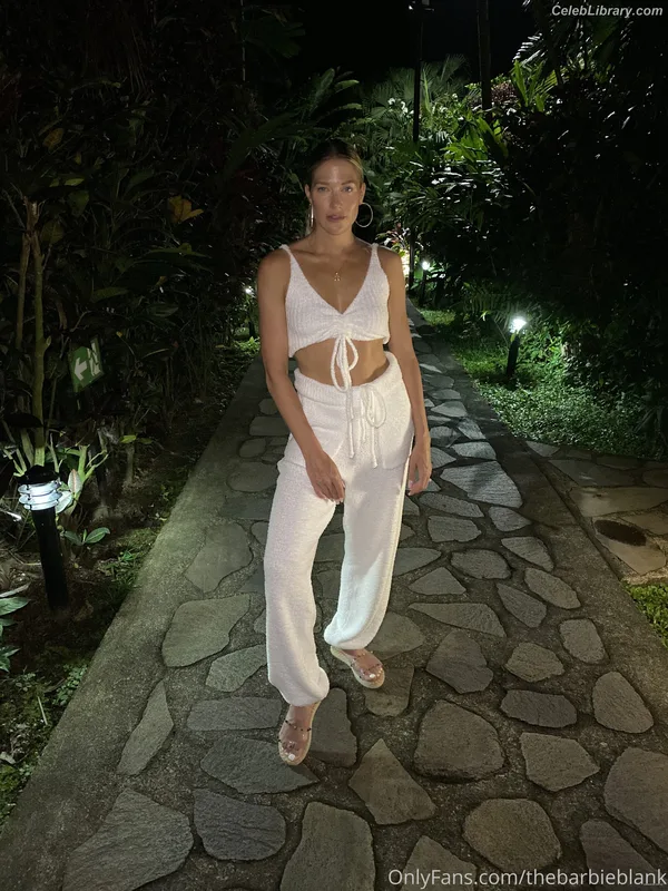 Barbie Blank photo 1 of 1881