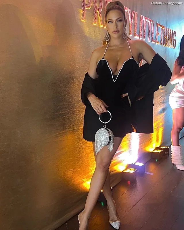 Barbie Blank photo 20 of 1881