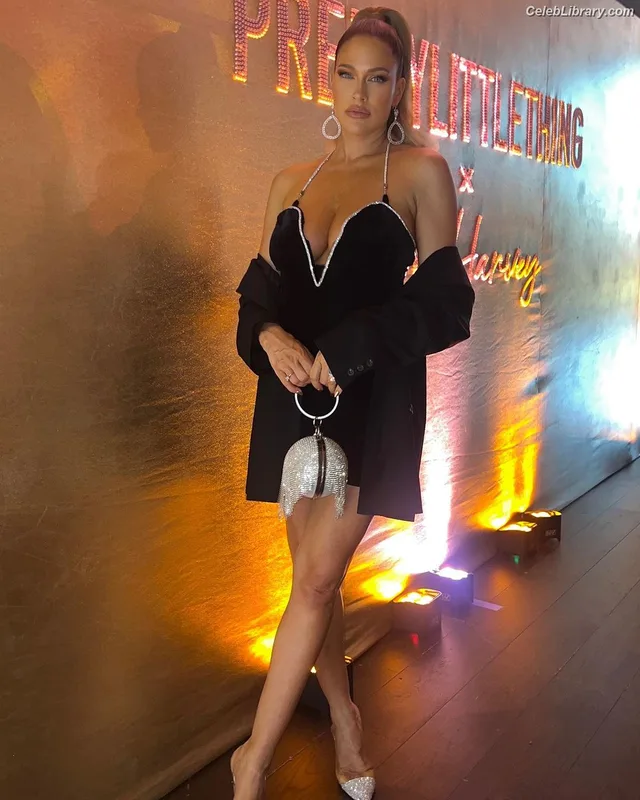 Barbie Blank photo 4 of 1881