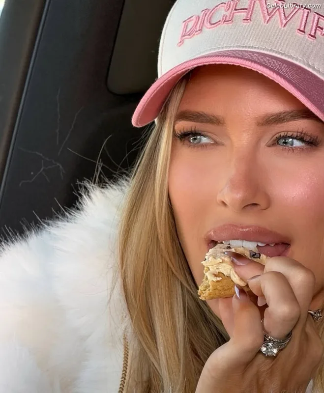 Barbie Blank photo 21 of 1881