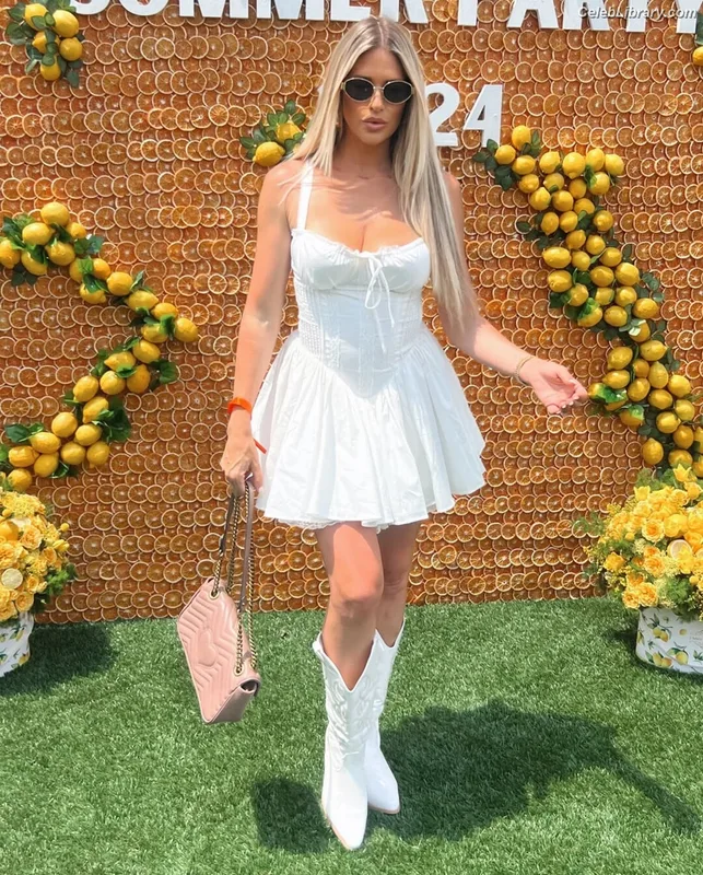 Barbie Blank photo 11 of 1881
