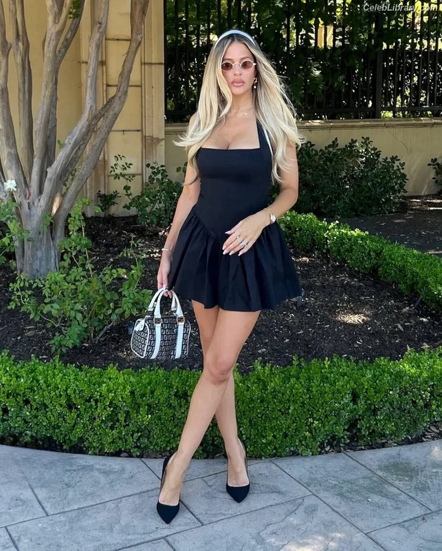Barbie Blank photo 11 of 1881