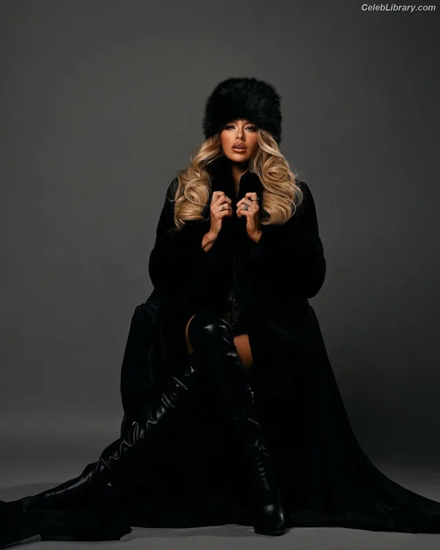 Barbie Blank photo 4 of 1881