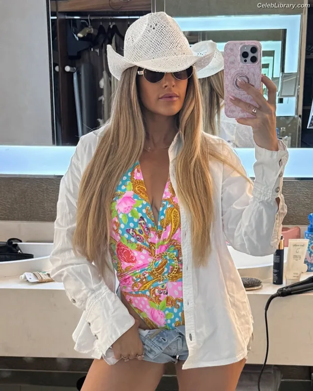 Barbie Blank photo 24 of 1881
