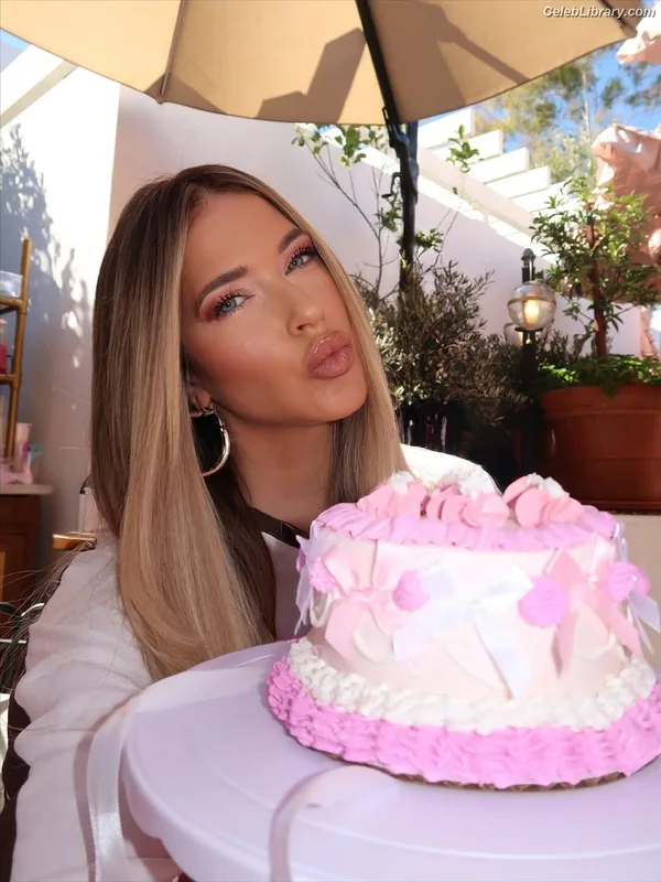 Barbie Blank photo 8 of 1881