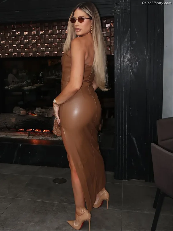Barbie Blank photo 12 of 1881