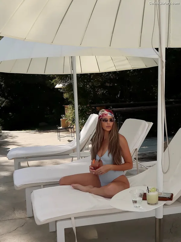 Barbie Blank photo 16 of 1881