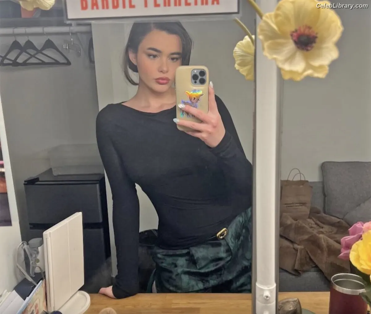 Barbie Ferreira photo 20 of 267