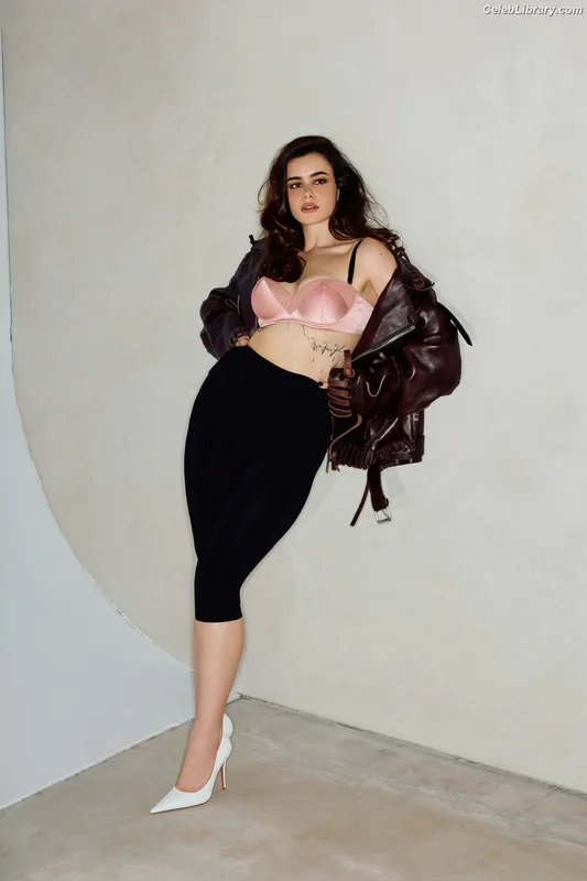Barbie Ferreira photo 7 of 268