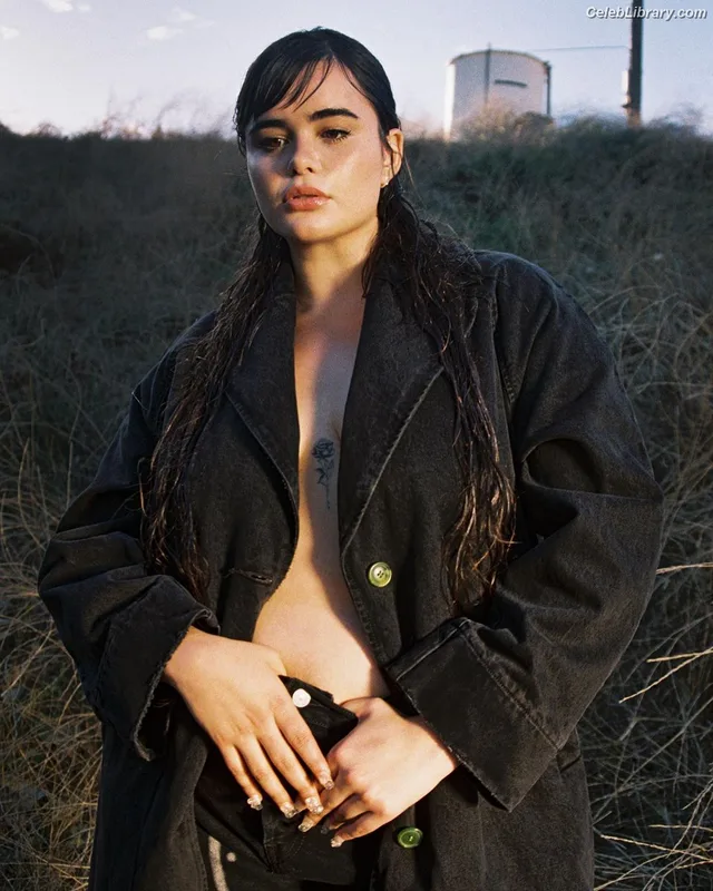 Barbie Ferreira photo 21 of 268