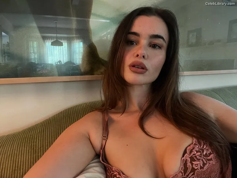 Barbie Ferreira photo 16 of 268
