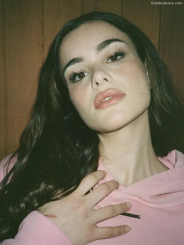 Barbie Ferreira photo 15 of 268