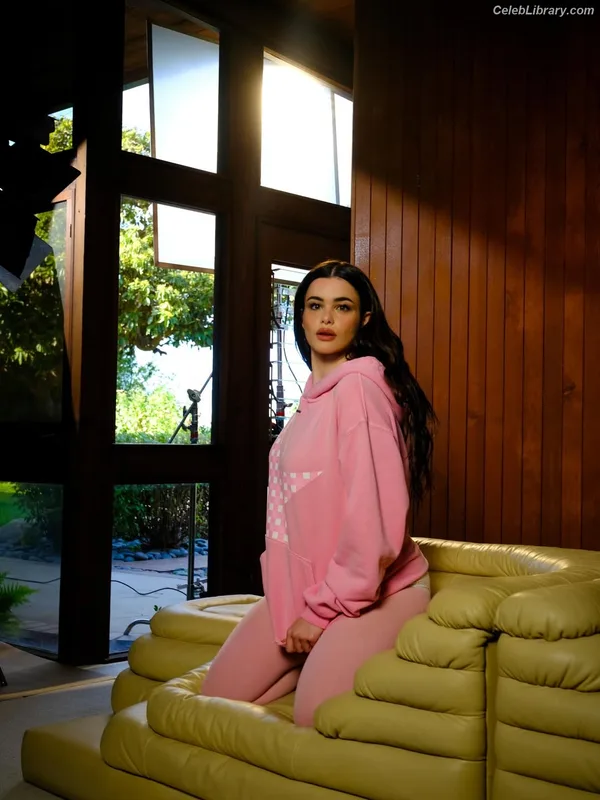 Barbie Ferreira photo 20 of 268