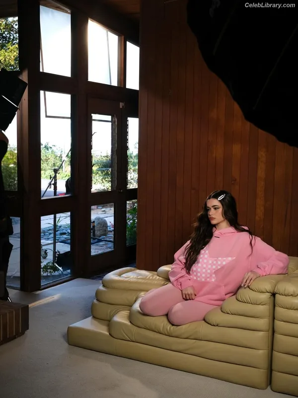Barbie Ferreira photo 24 of 268
