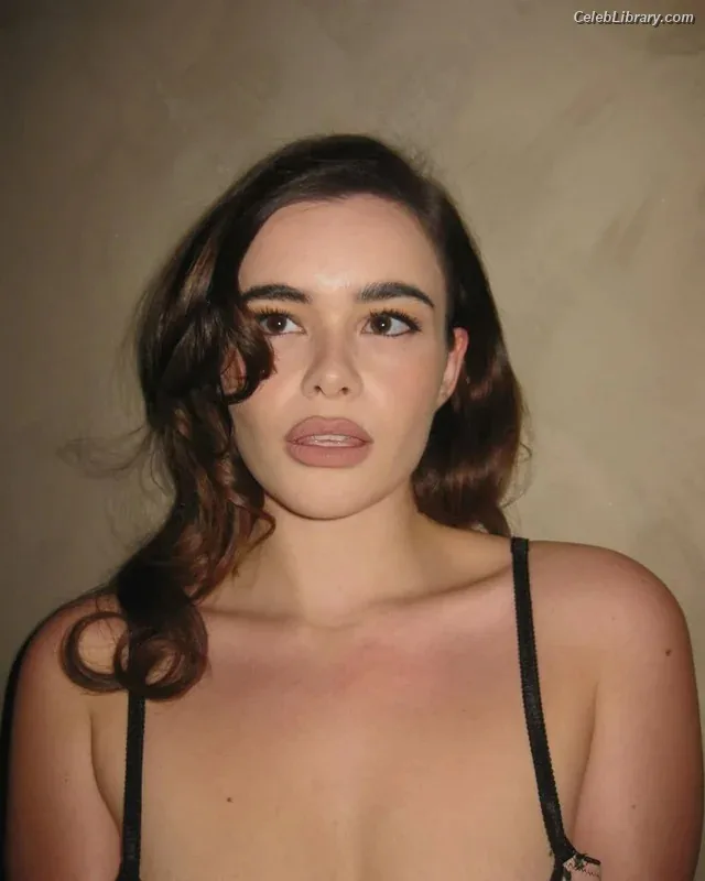 Barbie Ferreira photo 19 of 268