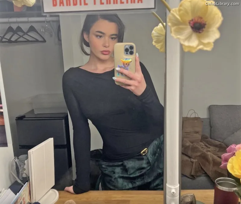 Barbie Ferreira photo 20 of 268