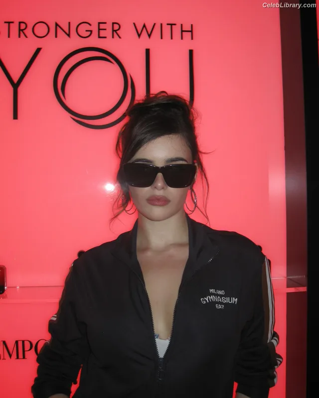 Barbie Ferreira photo 7 of 268