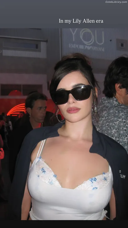 Barbie Ferreira photo 11 of 268