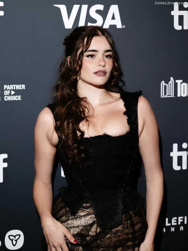 Barbie Ferreira photo 5 of 268