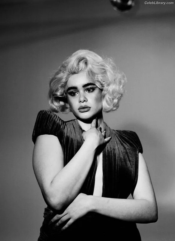 Barbie Ferreira photo 15 of 268