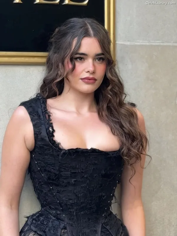 Barbie Ferreira photo 3 of 268