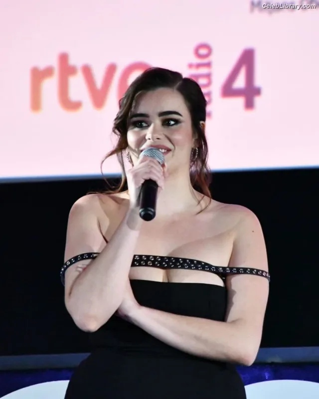 Barbie Ferreira photo 3 of 268