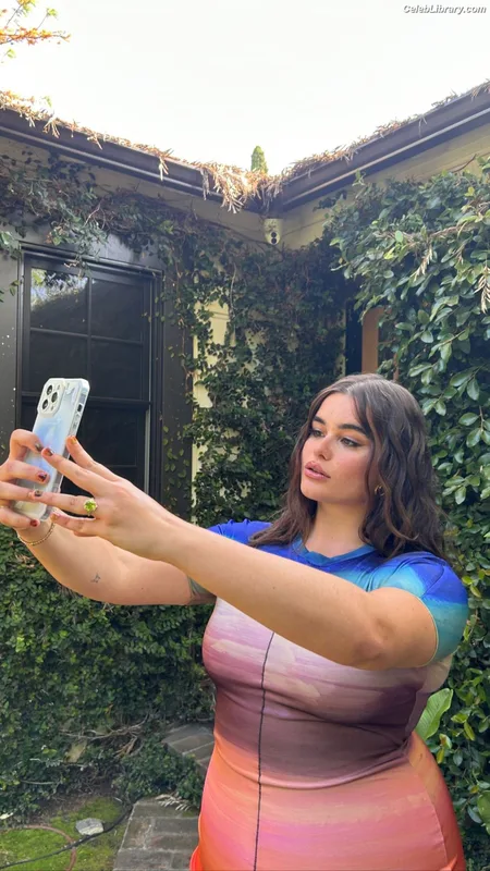 Barbie Ferreira photo 8 of 268
