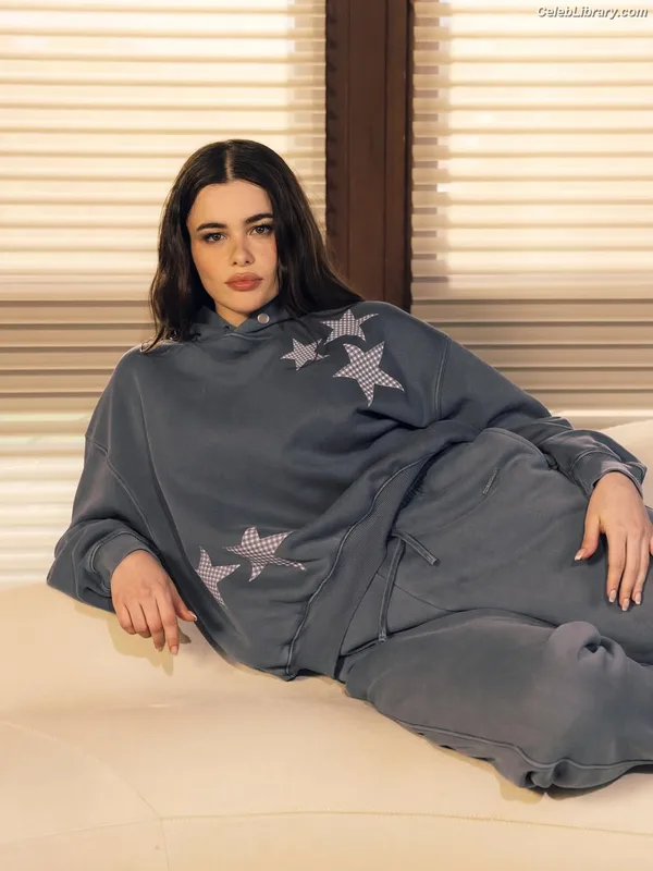 Barbie Ferreira photo 17 of 268