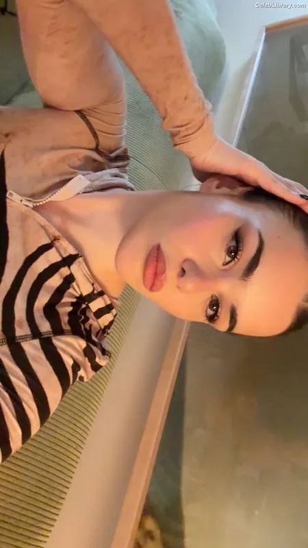 Barbie Ferreira photo 14 of 268