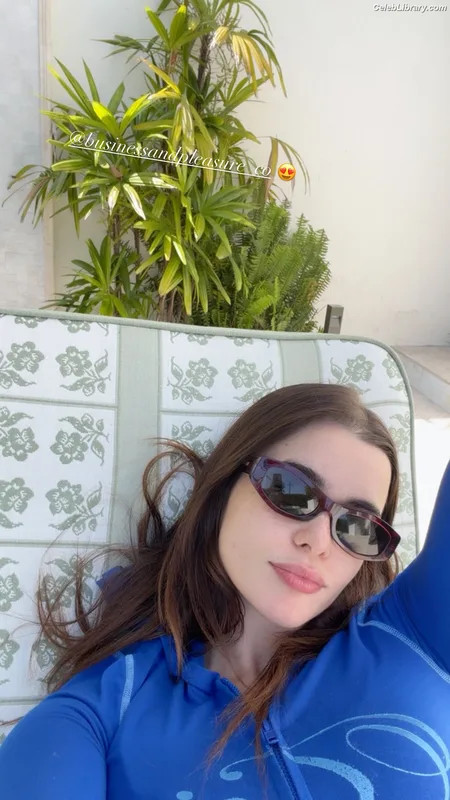 Barbie Ferreira photo 16 of 268