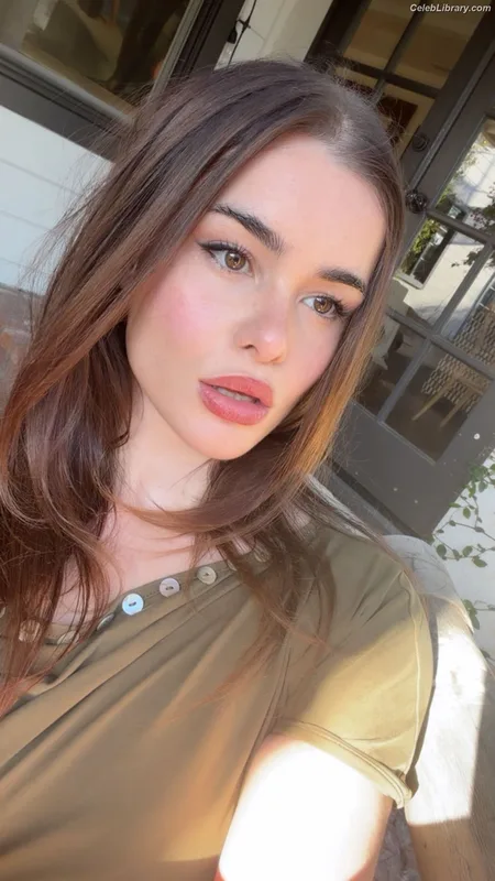 Barbie Ferreira photo 21 of 268