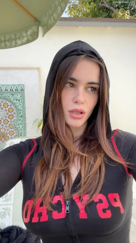 Barbie Ferreira photo 23 of 268