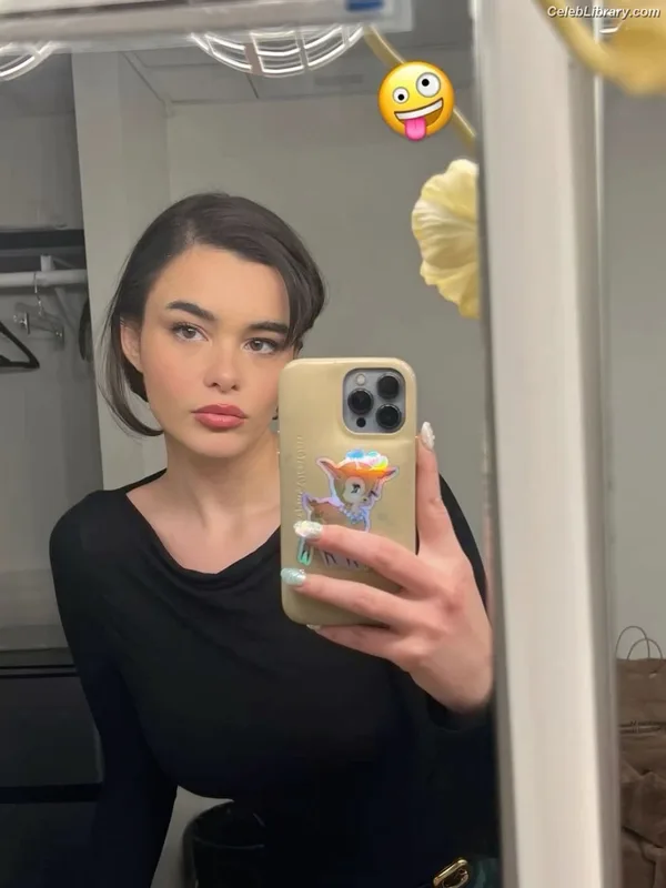 Barbie Ferreira photo 7 of 268