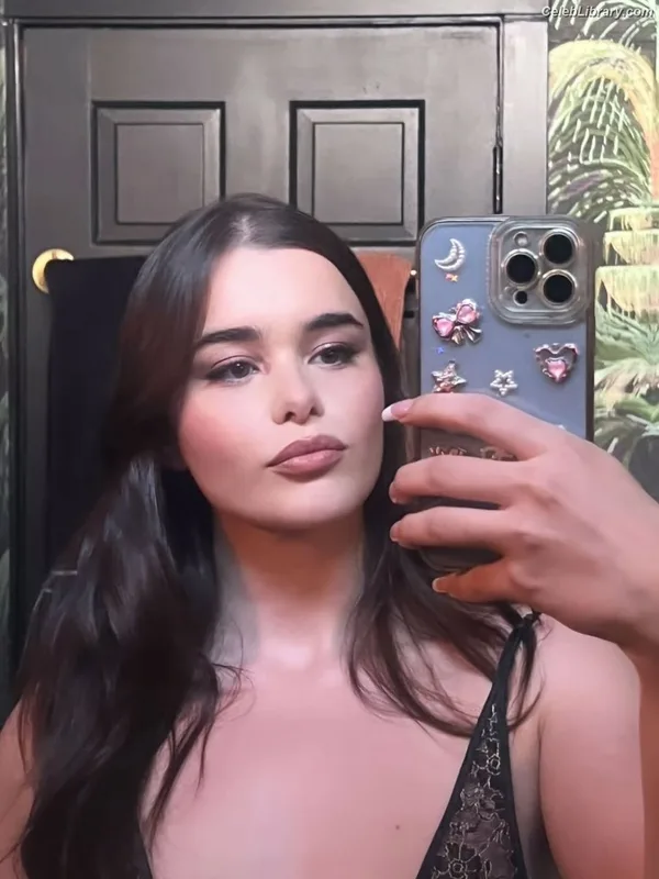 Barbie Ferreira photo 9 of 268