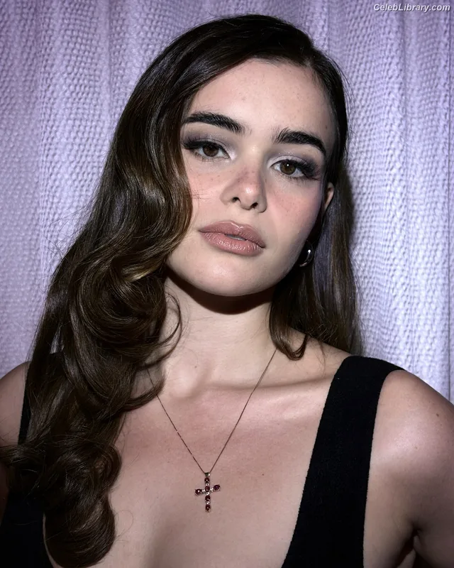 Barbie Ferreira photo 17 of 268