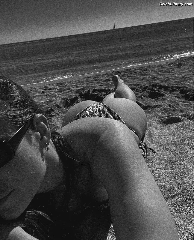 Bea Malecki photo 1 of 80