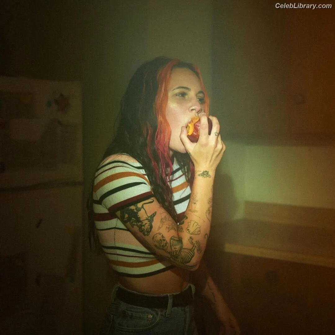 Bea Miller photo 18 of 339