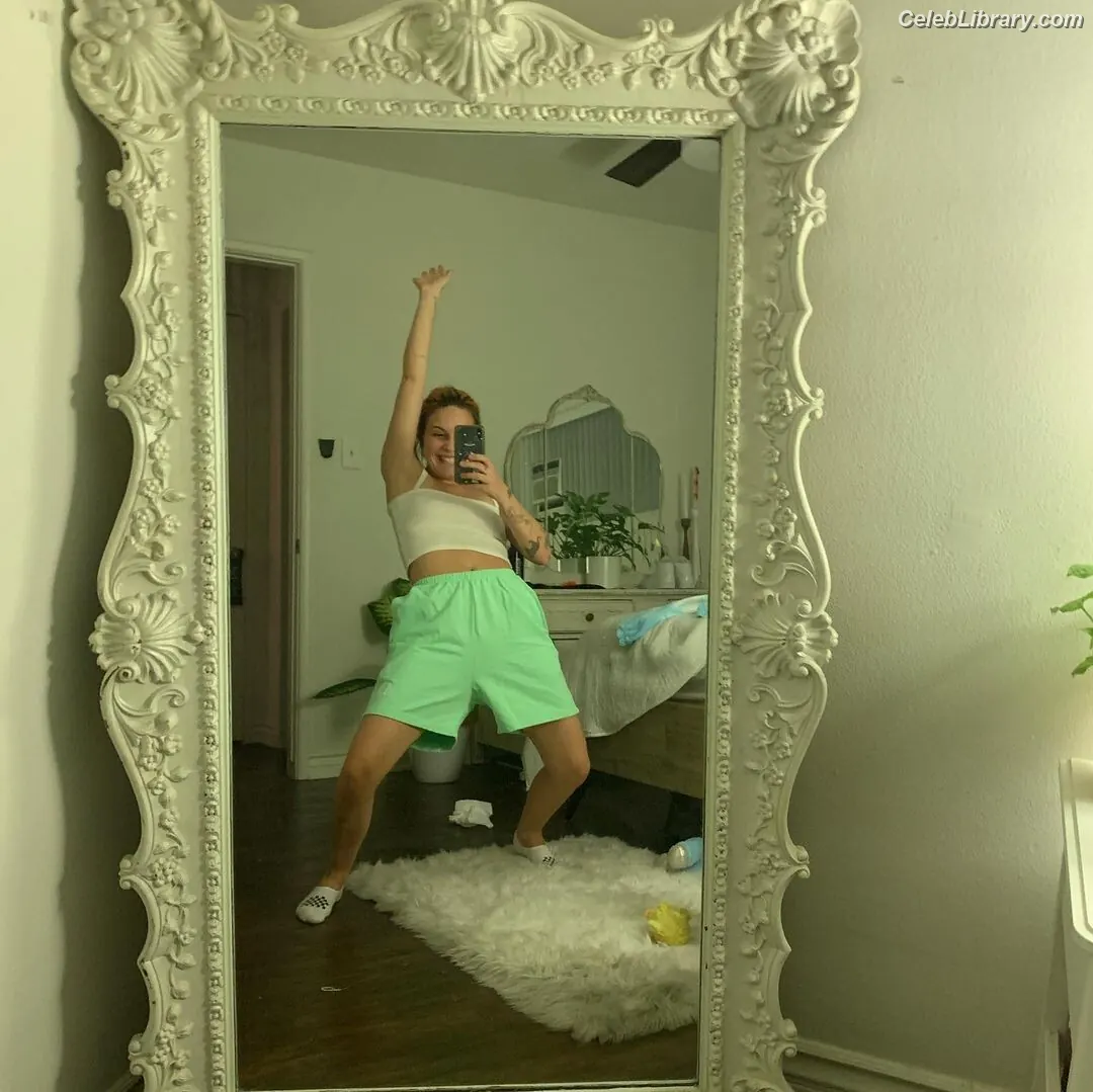 Bea Miller photo 5 of 339
