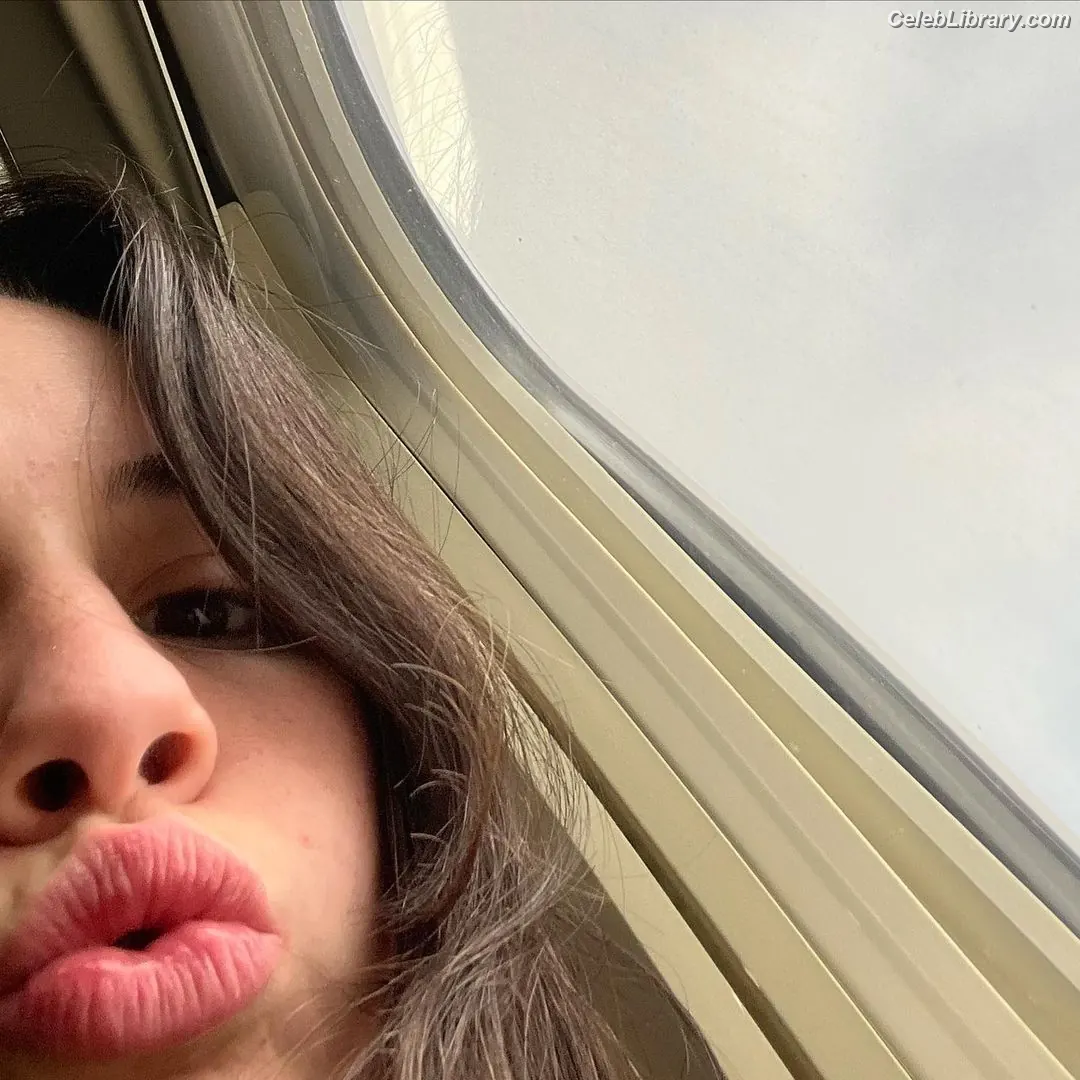 Bea Miller photo 11 of 339