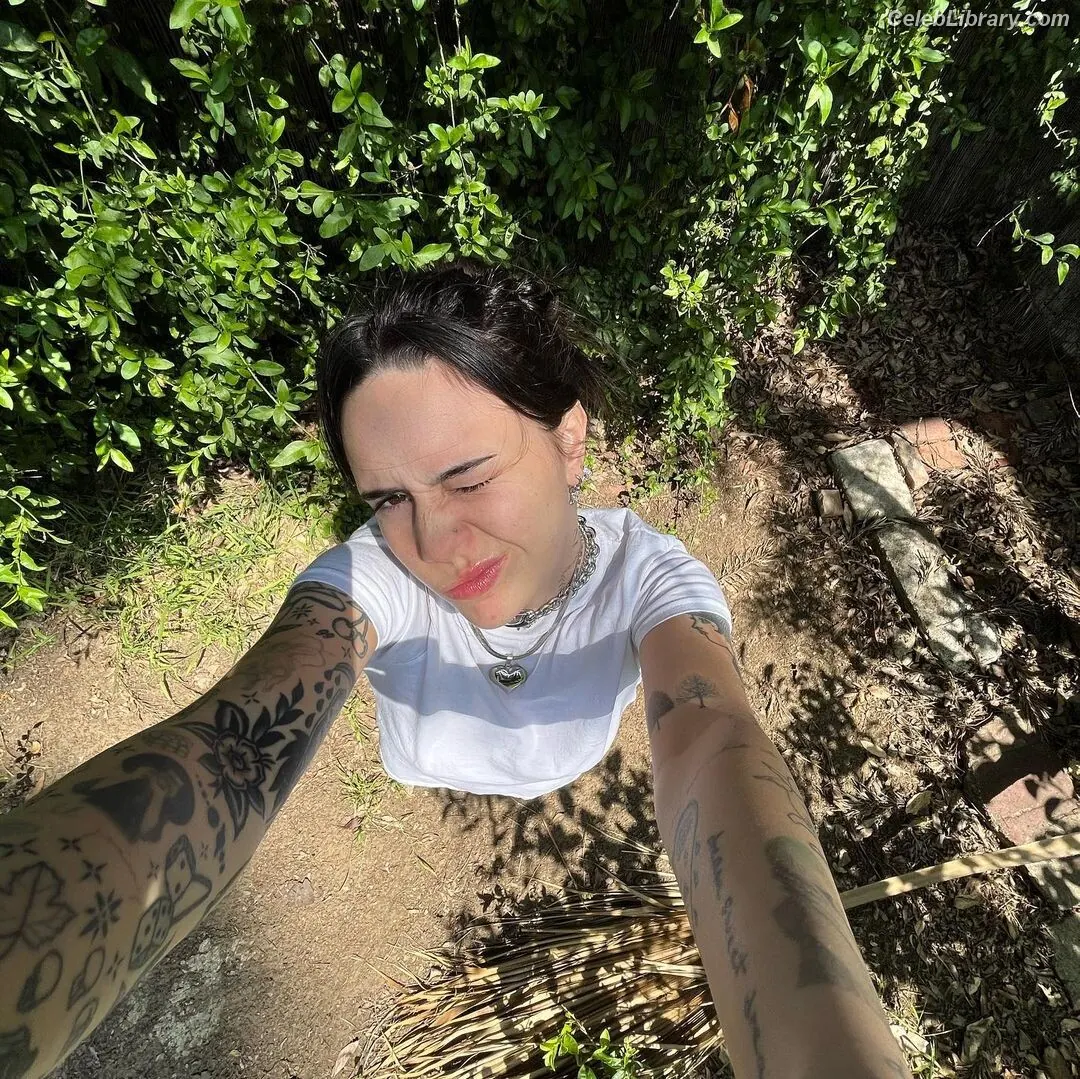 Bea Miller photo 18 of 339