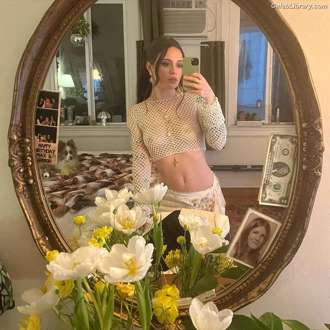 Bea Miller photo 17 of 339
