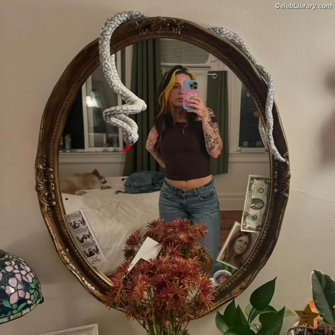Bea Miller photo 7 of 339