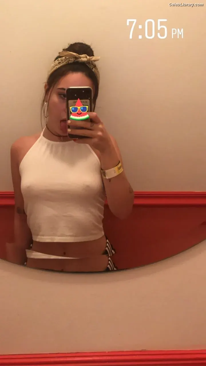 Bea Miller photo 15 of 339