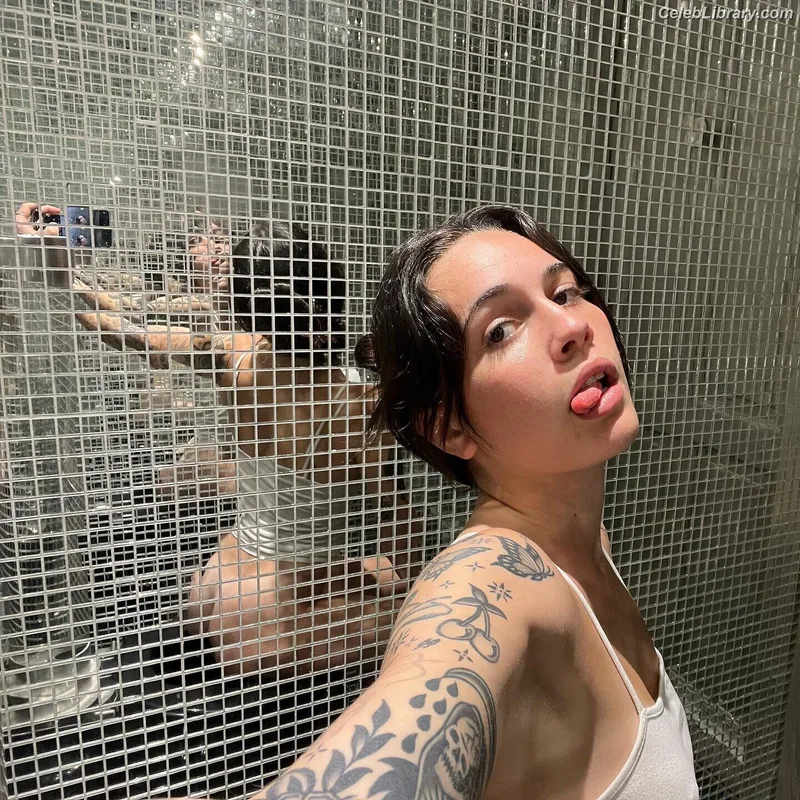 Bea Miller photo 4 of 340
