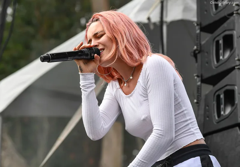 Bea Miller photo 6 of 340