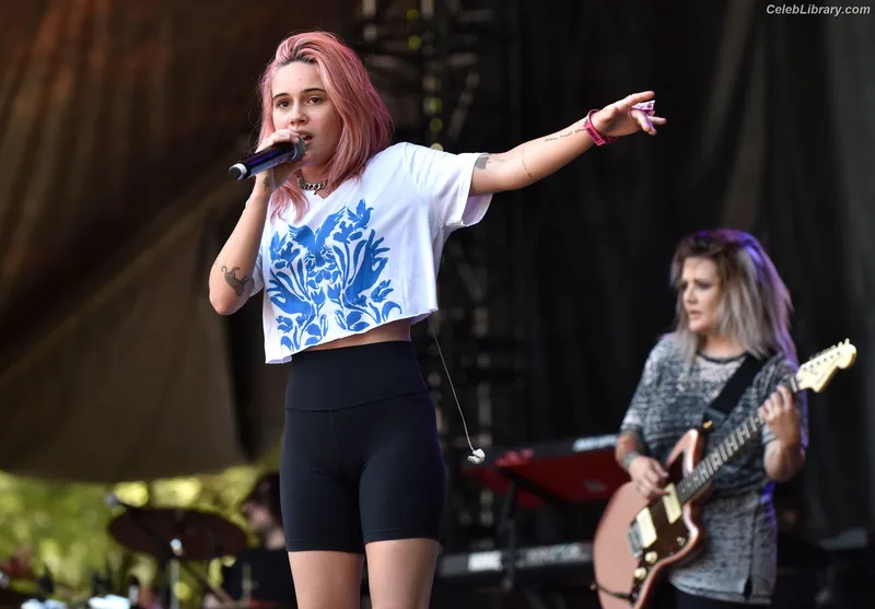 Bea Miller photo 9 of 340